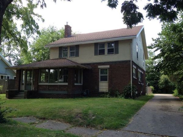 Rental sleeps 10+ walk 2 game