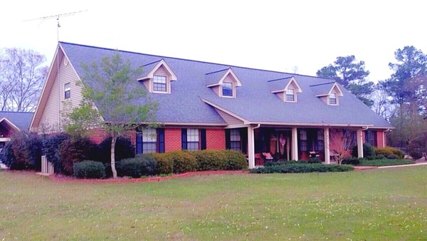 Large Home, Pool House, Pool, & Hot Tub!