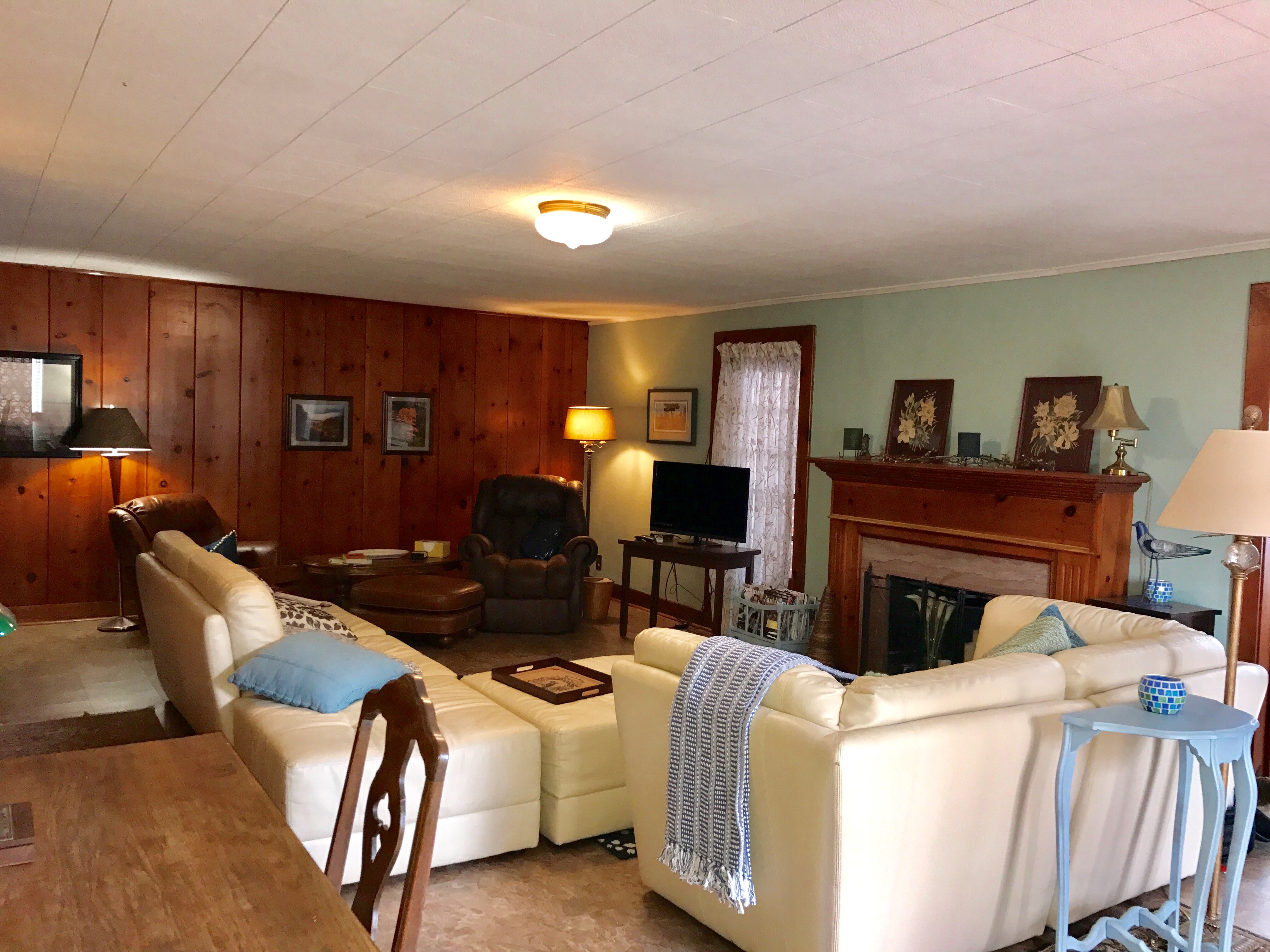 Spacious living room
