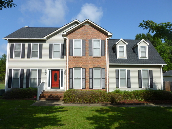 Family friendly home with family room