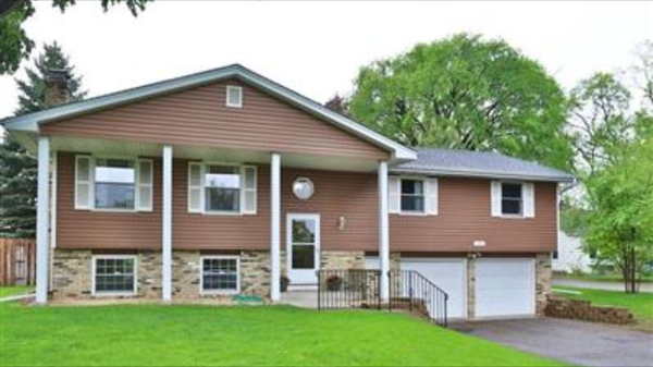 Large 3 Bedroom Home 13 miles to DT