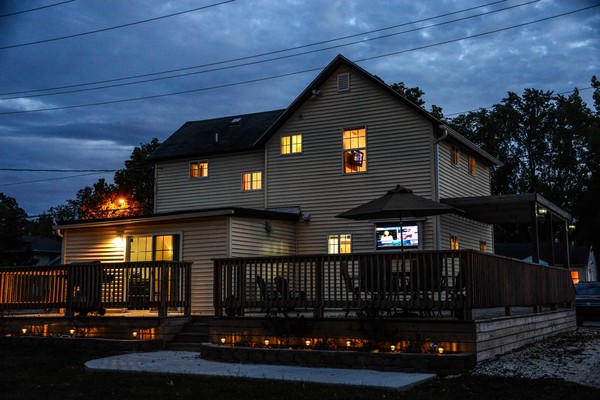 JAMIN-INN BUILT JUST FOR YOUR GAME DAY 