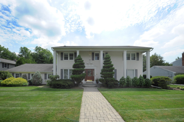Backyard paradise close to Ridgewood CC