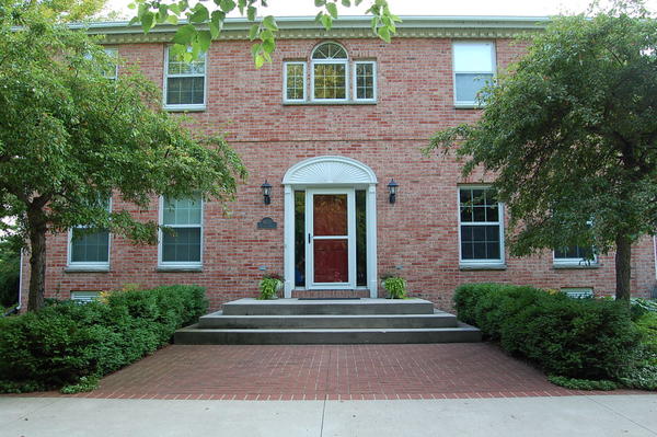 Executive Home - minutes from Straits