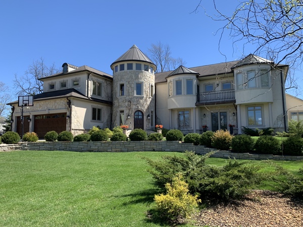Luxury house for a BMW champion!       