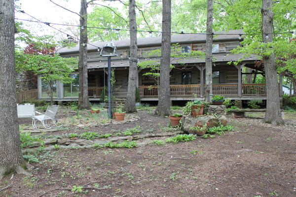 Family farm/Retreat minutes from campus