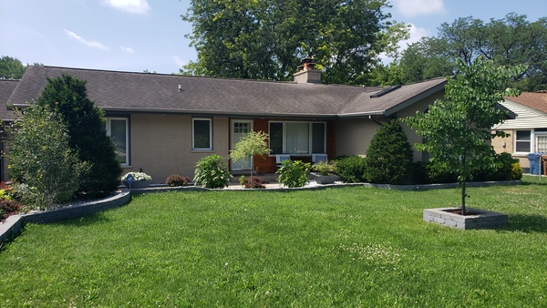Close to golf course , big yard,