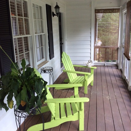 Convenient, beautifully decorated home!