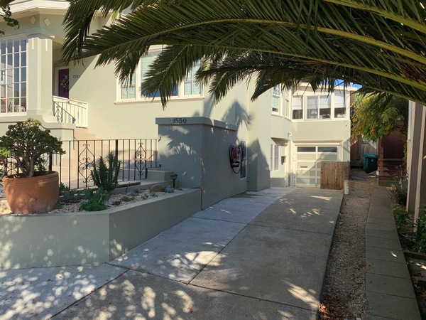 Just 5-10 Minutes to Harding!!