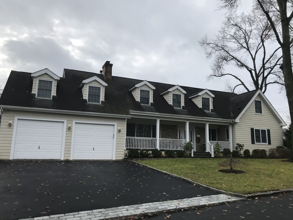 7 bedroom home close to course!