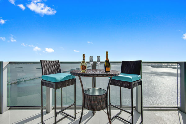 LOCATION & LUXURY SUPER BOWL 2020 MIAMI