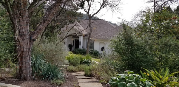 Lovely single family West Lake Hills   