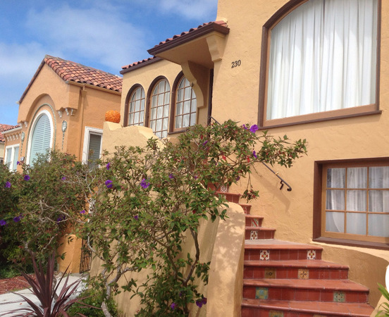 3 Bedroom 1.5 bath house w/parking