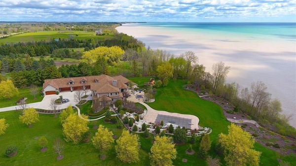Private Lakefront Mansion for 18 Guests