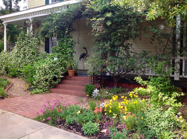 Historic Home, Walk to all the Action