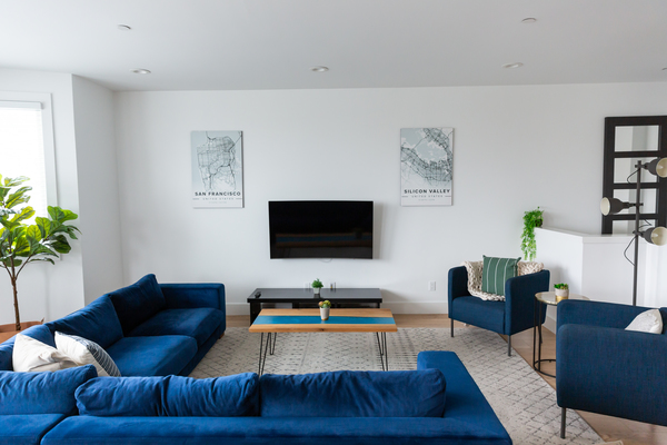 Large Modern Home, 10 min from Harding
