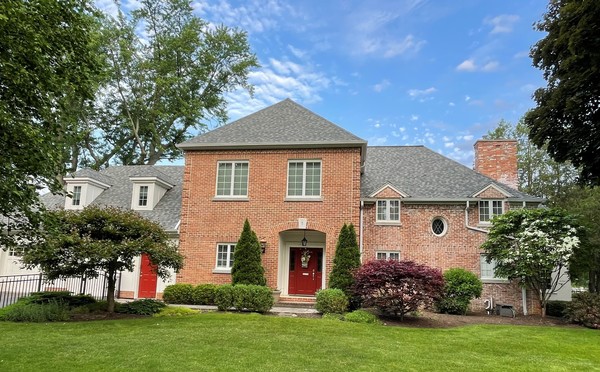 5+ Bedroom House - Close to Oak Hill