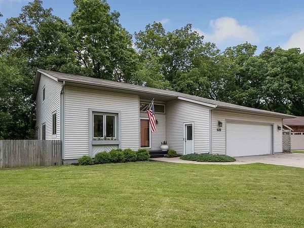 Fans always Win! Spacious Home Sleeps 10