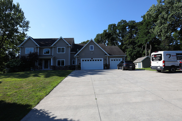 8 Mins from Oak Hill Country Club