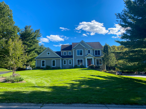 Bright Open Concept Home, 12 min from OH