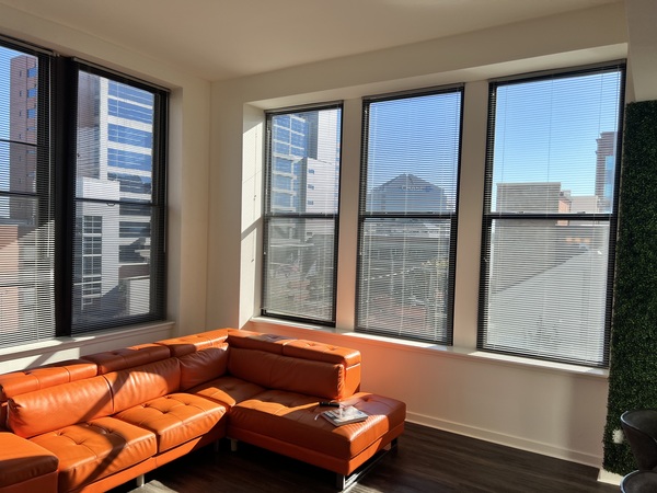 Huge Apt! 5min to Amtrak Train Station.