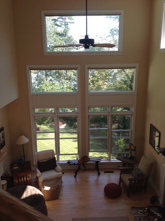 Lakefront home close to Clemson campus.