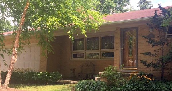 WALK TO STADIUM, LOTS OF LIVING SPACE