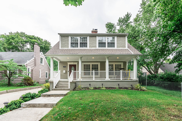Gorgeous Home Steps From the BIG HOUSE!!