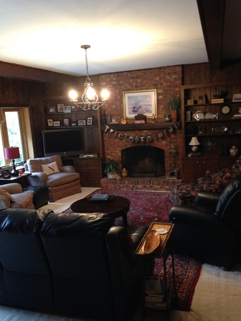 Large Lakeside Home - 2 miles to stadium