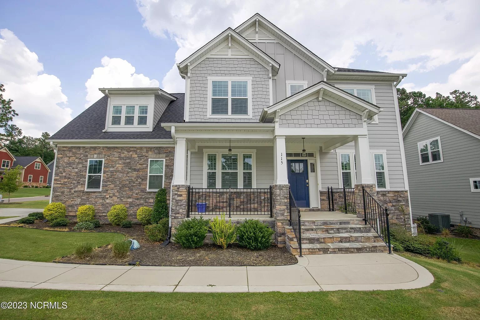 01 front of house