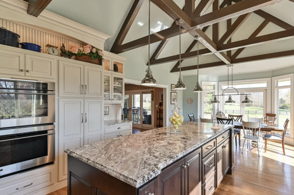 Majestic 8 acre property.