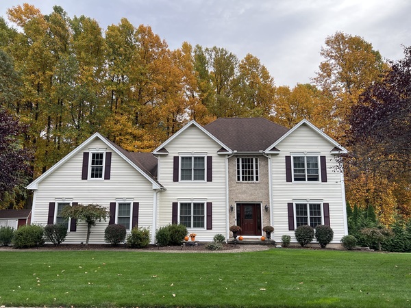 Beautiful 3 bedroom colonial 