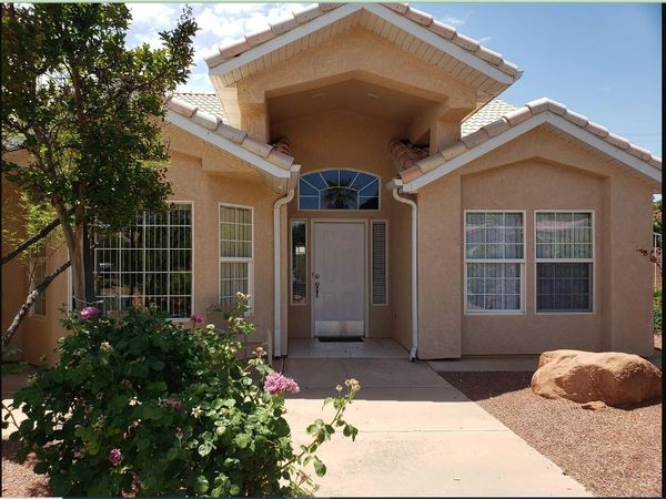 Great home, nice pool and hot tub. 