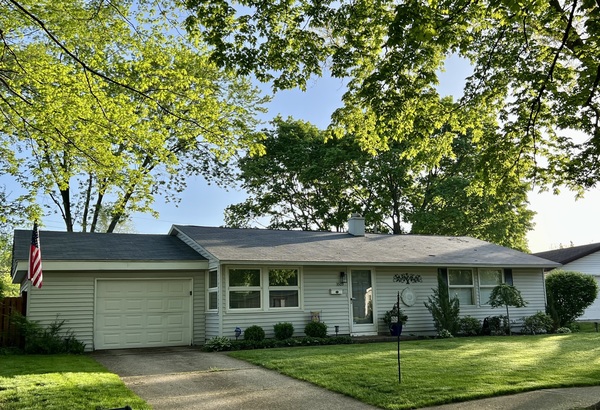 Close to ND. U.P. Mall and Restaurants!