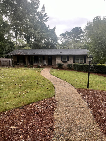5 PTS Area Home with yard and patio!