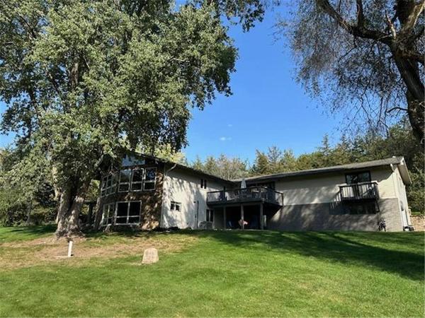 Large Sports & Recreational Retreat 