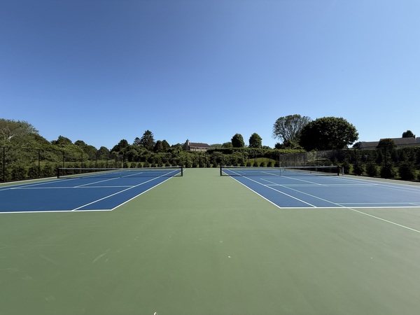 Beach, Pool & Courts — Southampton Stay