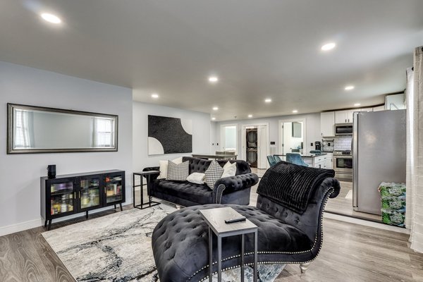 4 Mi to MetLife Stadium: Chic Wallington