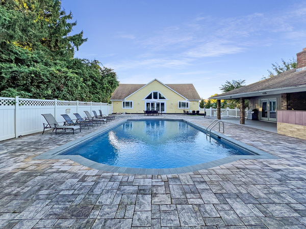Southampton 4BR with Pool & Game Room