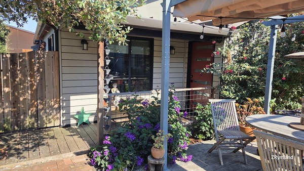 Beautiful Berkeley Backyard Bungalow