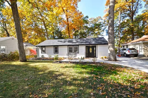 Sleeps 6.  Walking distance to ND!