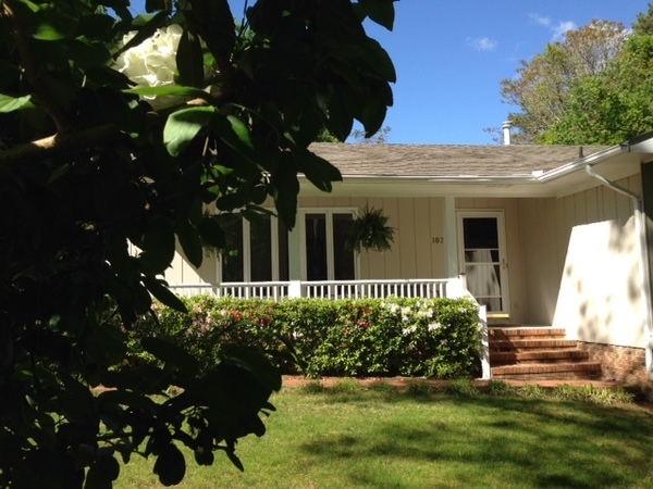 Family  home with open deck/grill