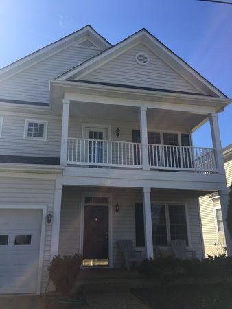 Spacious Kid-Friendly Home w/yard (3 BR)