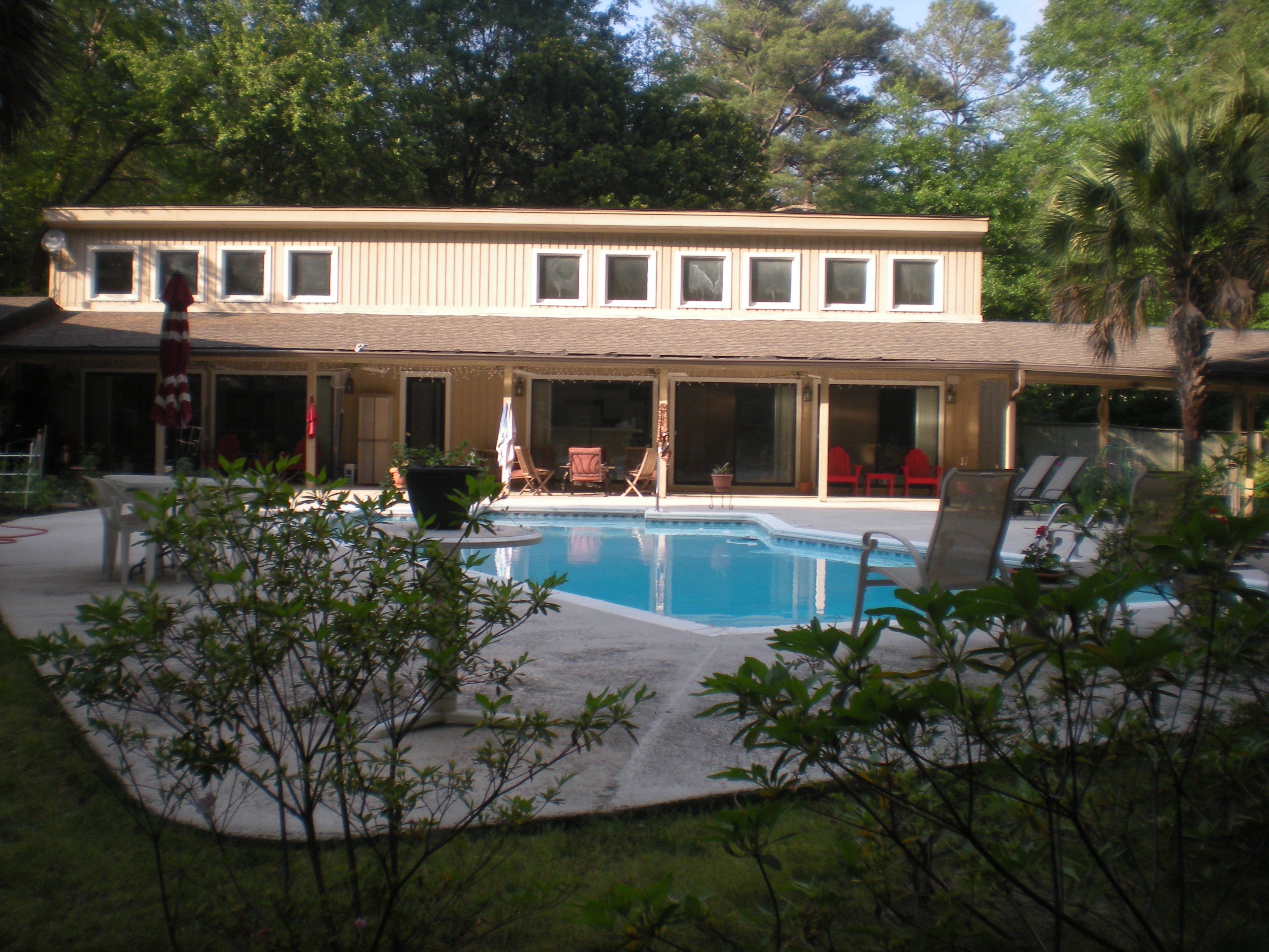 Poolhouseexterior